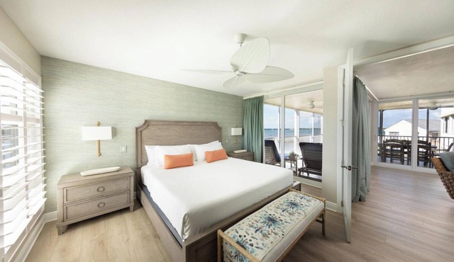 Fully Equipped Kitchen and Pool Access Make this an Easy Choice for your Stay!