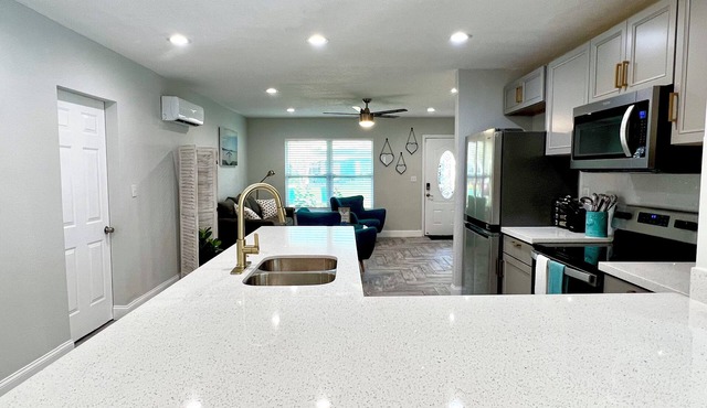 Fun & Relax Home-Melbourne 6 Bed/2Bath 10 Sleeps