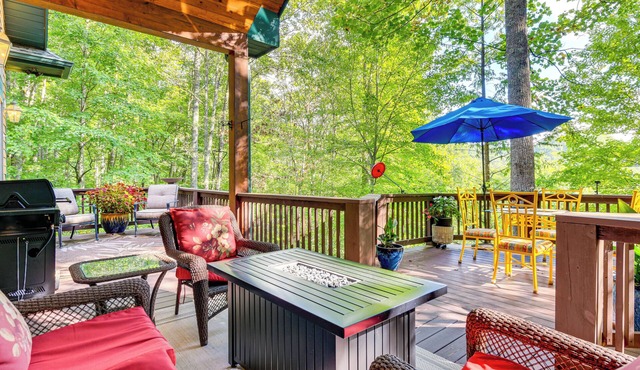 Fun w/Family! Mtn-View Cabin w/Deck in Sylva