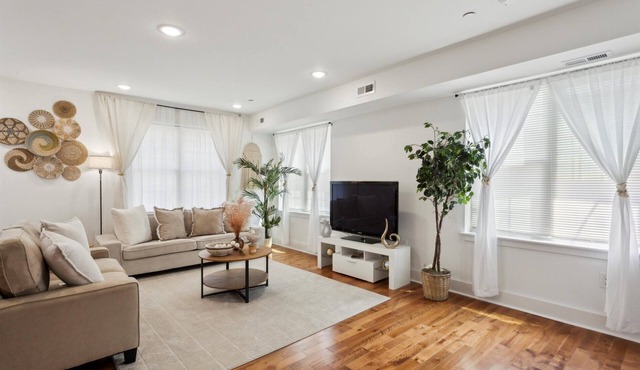 Furnished Apt in Philadelphia- hospitals, historic sites, stadiums, Navy base