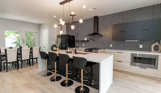 Game Room | Rooftop | Sleeps 16 | Mins to Downtown