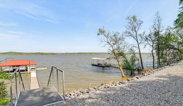 Game Room & Screened Porch: Kentucky Lake Retreat!
