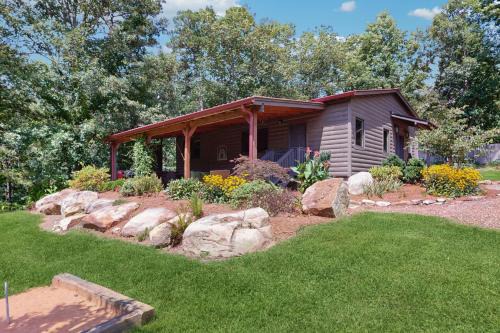 Georgia Mtn Cabin w/Hot Tub Near Cloudland Canyon