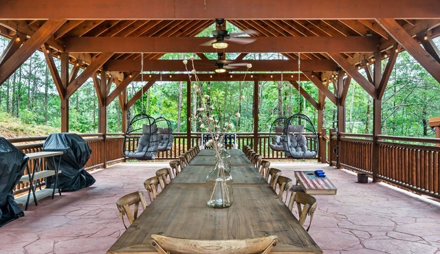 Giant Luxury 10BR Cabin Huge Outdoor Area, Pool
