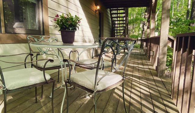 GLORIOUSLY PRIVATE . TUCKED INN at BIG CANOE - NORTH GA MOUNTAINS!