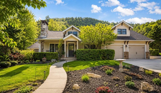 Golden Acres Ranch Hot Tub,Game Room, Creek & Mtn View. 8m from DT Highlands