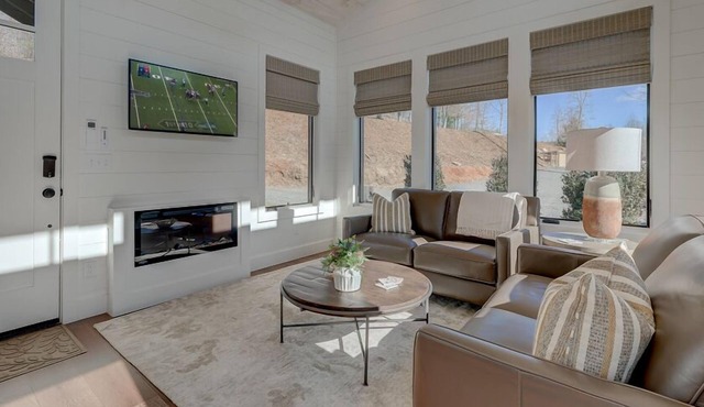 Golf and Riverfront Cottage | King Bed | Group Availability