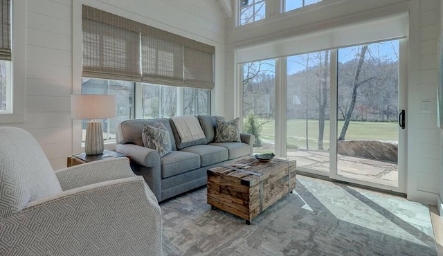 Golf and Riverfront Cottage | King Bed | Group Availability