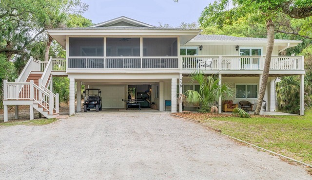 Golf cart, bikes, PING PONG, corn hole @ Big Kahuna, pets ok, across from beach