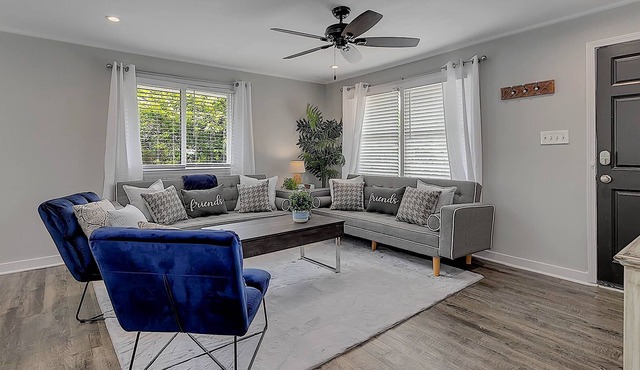 GoodKarma Rentals -Mary's Hideaway!Marietta Square Entire House ,Clean,Close ml