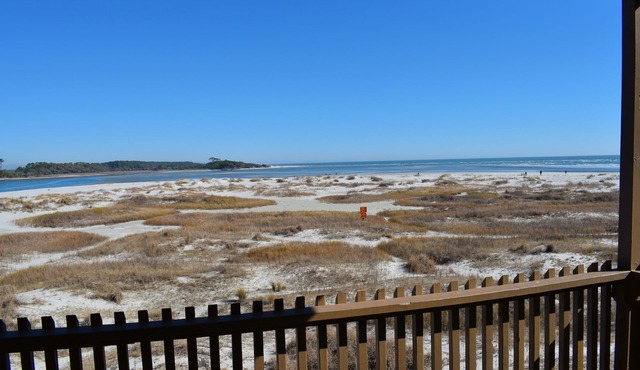 Gorgeous 2 bed 2 bath beachfront condo
