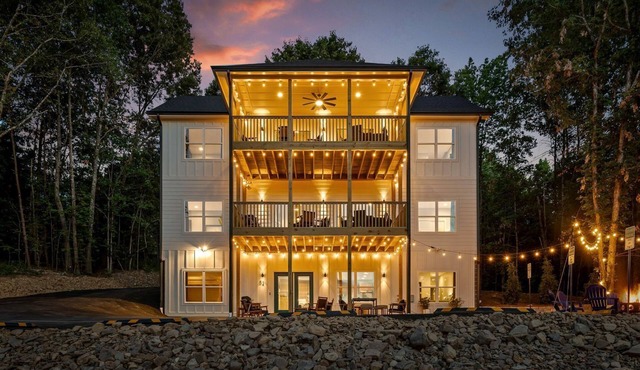 Gorgeous Cabin Surrounded by Trees in Fairview, Georgia