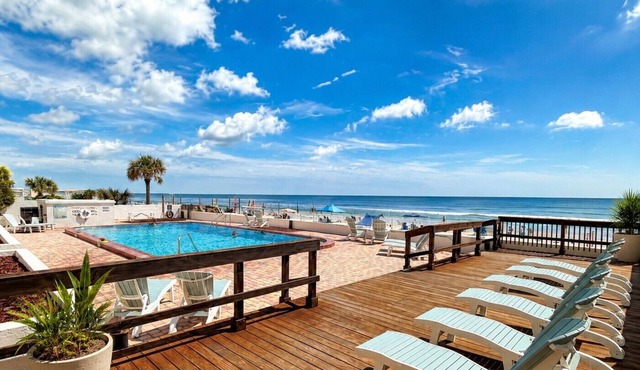 Gorgeous. Direct Beach Access Heated Oceanfront Pool, Pets OK, No Drive Beach