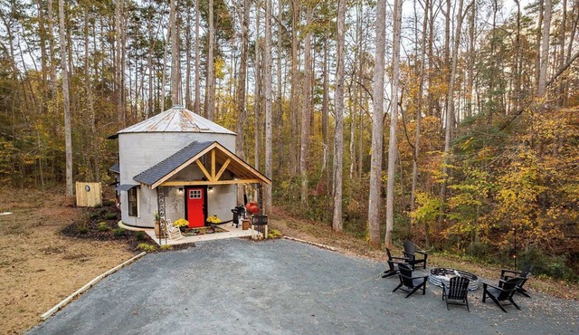 Grain Bin Escape on Lake Hartwell with cozy mountain vibes