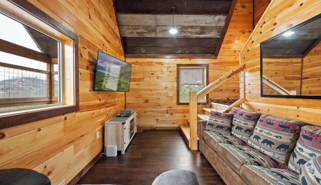 Great location with a view! Enjoy the sauna and the hot tub and check out bears