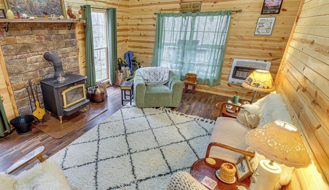 Greenbrier River On-Site! Modern-Rustic Log Cabin