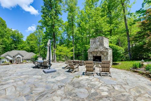 Group-Friendly Mtn Estate 2 Mi to Dtwn Waynesville