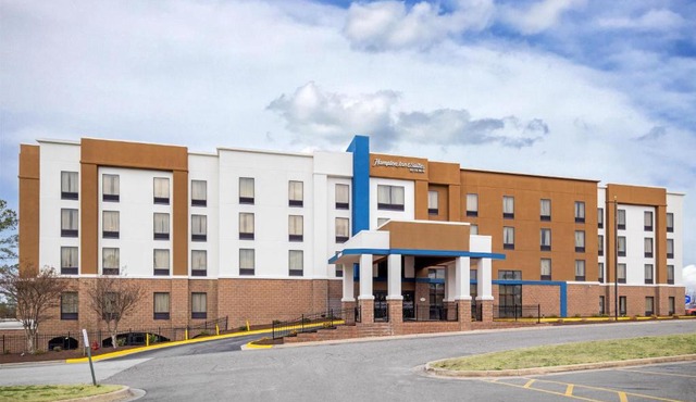Hampton Inn & Suites Augusta West