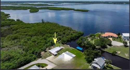 Harborview Haven Pet Friendly On Charlotte Harbor- 6 miles to Punta Gorda Airport- 1 mile to I-75