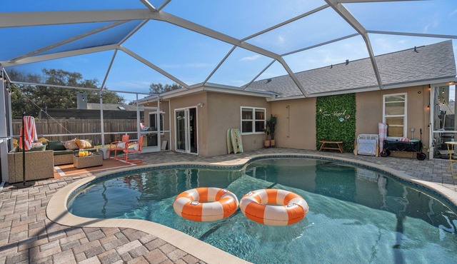 HEATED SALT POOL + HOT TUB + GAME ROOM+ FIRE PIT