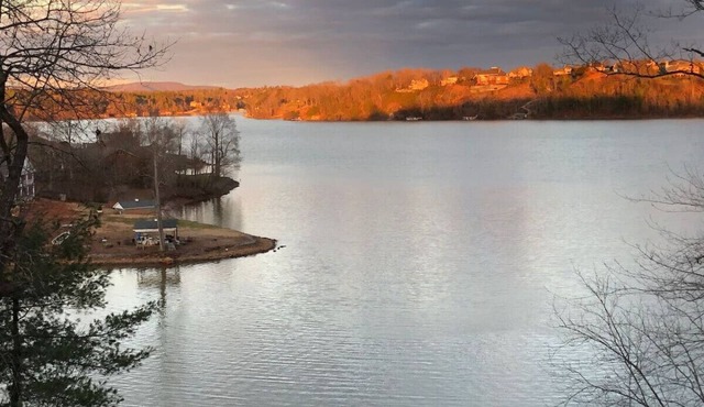 Hickory Home Near Downtown & Lake + Pet Friendly