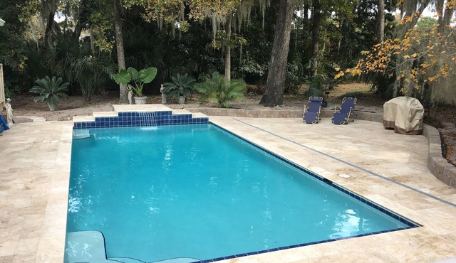 "Hidden Jade", heat/cool large private pool, sleeps 14, near Beach! Dog-friendly