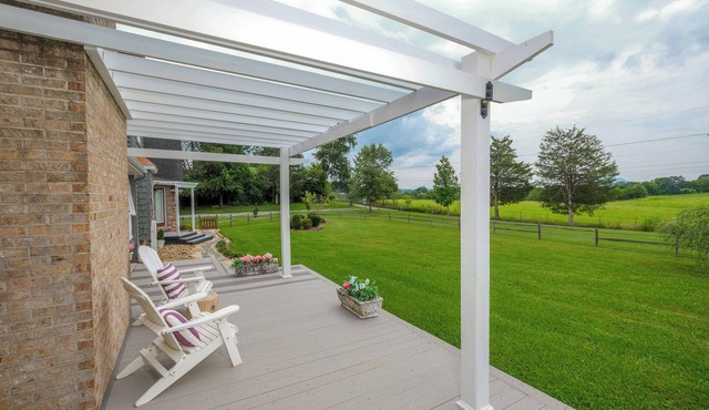 High end, pet friendly 2br w/game room and fenced-in yard!