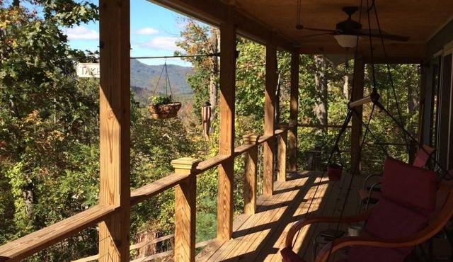 High Windy is a Ridge-Top Nature Retreat Minutes from Asheville (pet friendly)