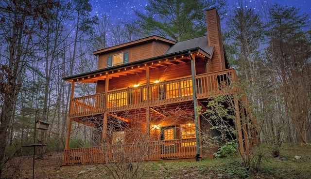 Hilltop Hideaway - New Hot Tub - New Game Room - Wraparound Porch
