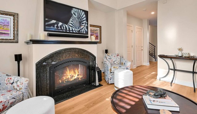 Historic Biltmore Village Retreat | 2 King En-Suites | Fireplace | Pets Welcome