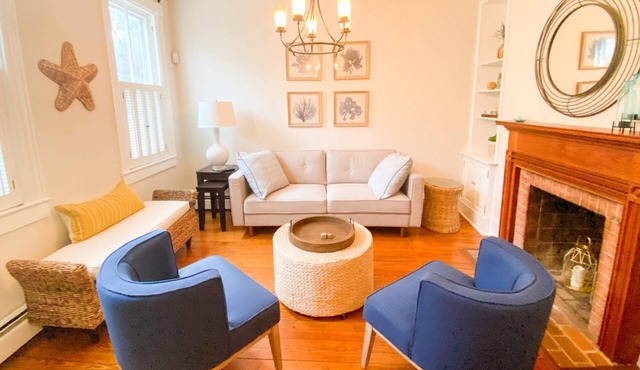Historic Downtown Annapolis Union House with Private Patio & Free Off-Site Parking