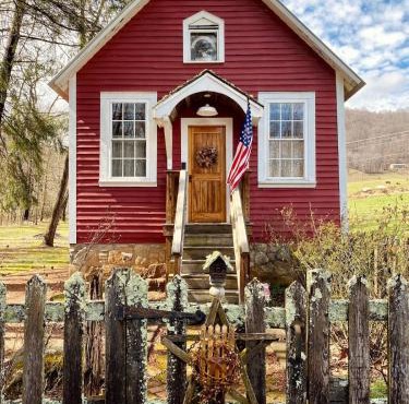 Historic Schoolhouse - Creekside -Maggie Valley