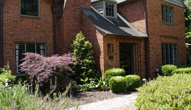 Historic Tudor - Resort Pool & Spa - Designer Home - Walk to Marietta Square