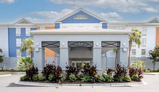 Holiday Inn Express Hotel & Suites Charleston - Northwoods by IHG
