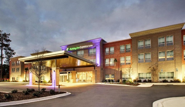 Holiday Inn Express & Suites Charleston NE Mt Pleasant US17 by IHG