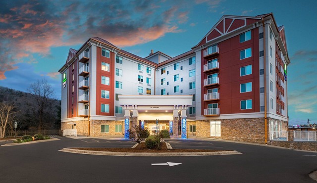 Holiday Inn Express & Suites Asheville Downtown by IHG