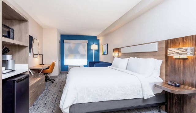 Holiday Inn Express & Suites Ormond Beach - North Daytona by IHG