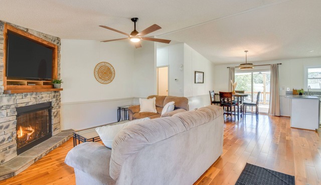 Home w/Lake Keowee Access: Sleeps 7, Coffee Bar