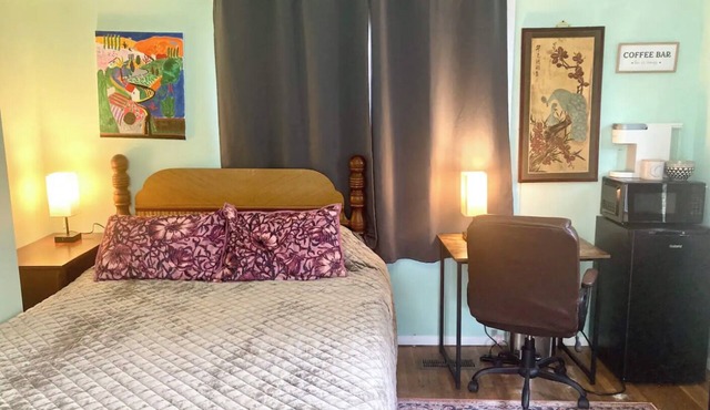 Hot Tub Private Studio- 1BR/1BR- Historic Tree Streets- 2 min drive to downtown