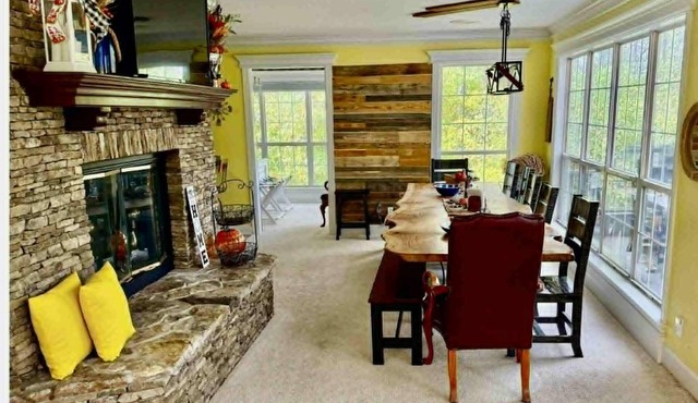 HotTUB+Sauna, Arcade, FREE Kayaks+ Lake Access | BEACHY Area Ramp | Sleeps 17+