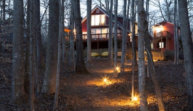 House on Lake Lanier with Dock Inside Chestatee Golf Club. Pet friendly!