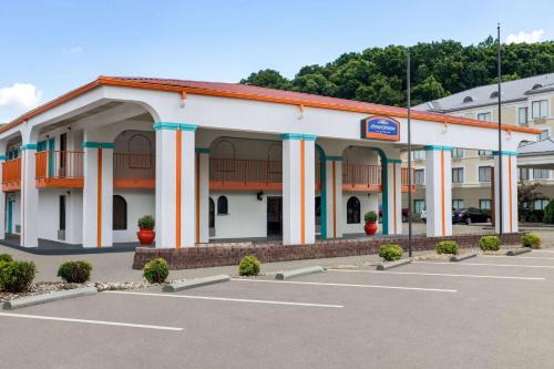 Howard Johnson by Wyndham Chattanooga Lookout Mountain I-24