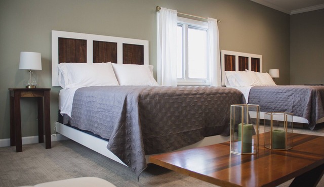 Huge double queen suite and bath in the luxurious Respite Bed and Breakfast!