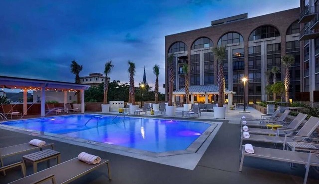 In Historic Savannah | Rooftop Pool + Dining
