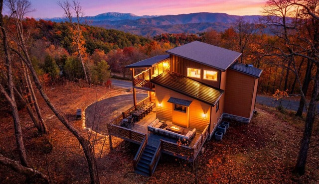 Incredible Game Room/Pool/Hot Tub/Theater/LUXE - Southern Summit Skies