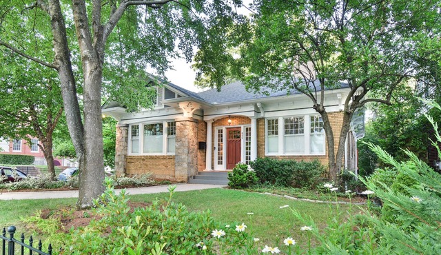 Intown Dream: Magnificent master and chef's kitchen