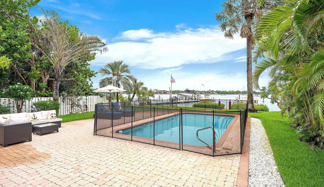 Intracoastal Vista I – Waterfront Retreat with Private Boat Dock & Pool