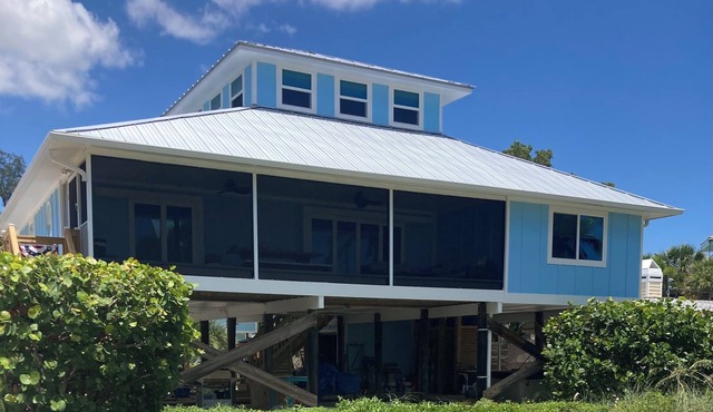 Island Oasis: Private Dock, Hot Tub & Ocean Views!