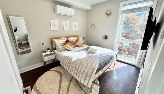 Juliet Balcony | Cute & Cozy Center City 1BR Apt
