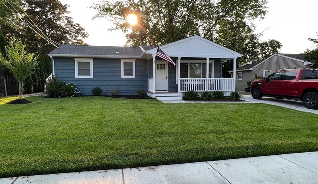 Just Fully Remodeled. Modern Beach House. Walking Distance To Water.